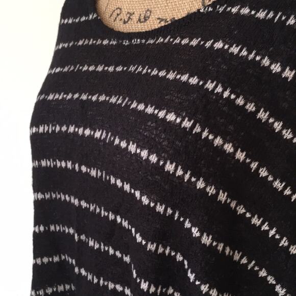 Vision oversized sweater L in EUC black & white - Picture 2 of 7